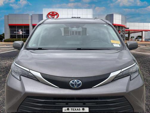 2024 Toyota Sienna XLE