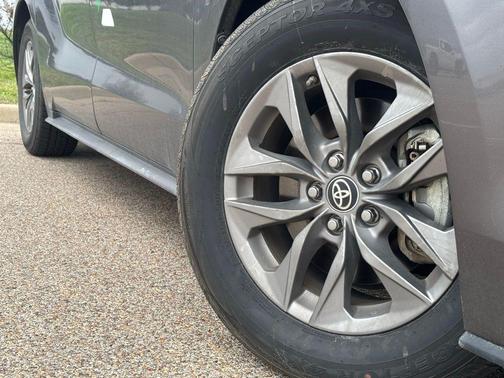 2024 Toyota Sienna XLE