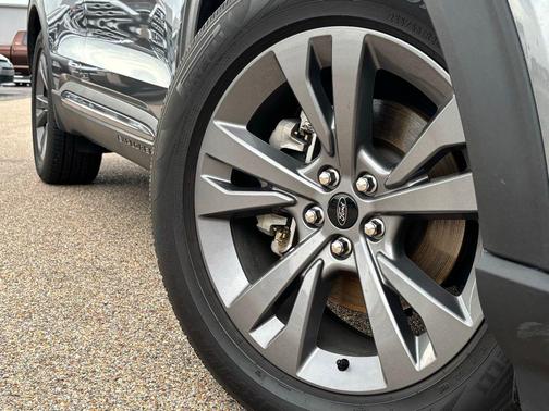 CARBONIZED GRAY METALLIC 2021 Ford Explorer XLT