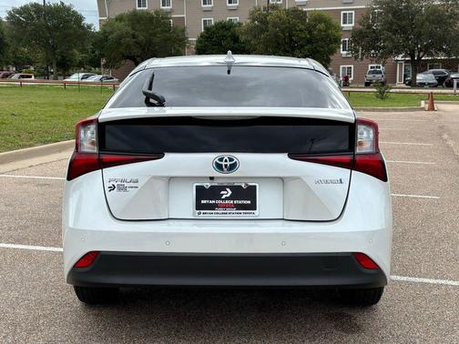 2022 Toyota Prius LE