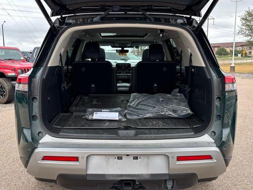 2024 Nissan Pathfinder Platinum FWD