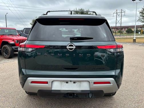 2024 Nissan Pathfinder Platinum FWD