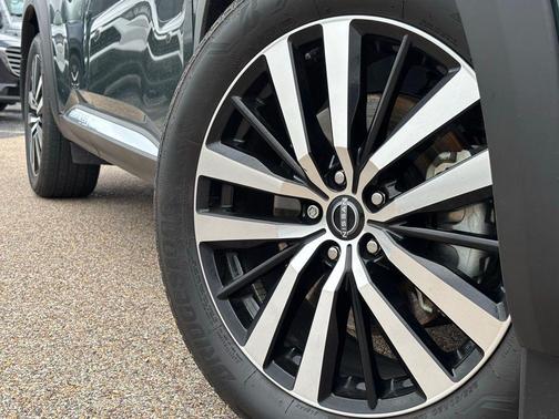 2024 Nissan Pathfinder Platinum FWD