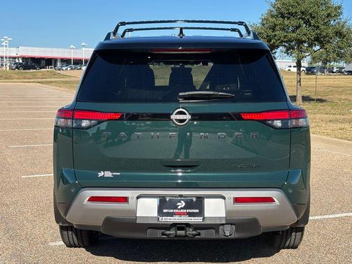 2024 Nissan Pathfinder Platinum FWD