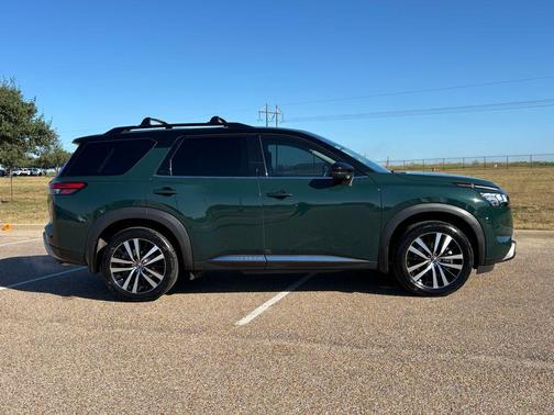 2024 Nissan Pathfinder Platinum FWD