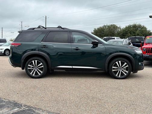 2024 Nissan Pathfinder Platinum FWD