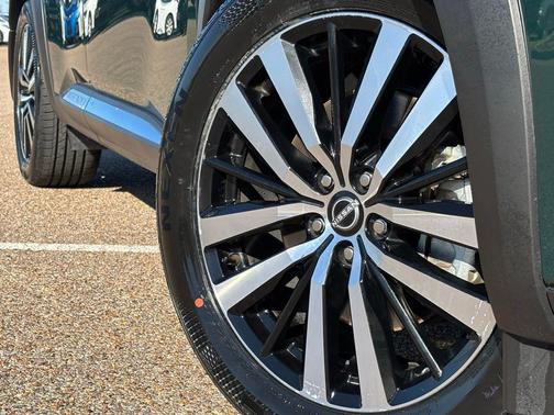 2024 Nissan Pathfinder Platinum FWD