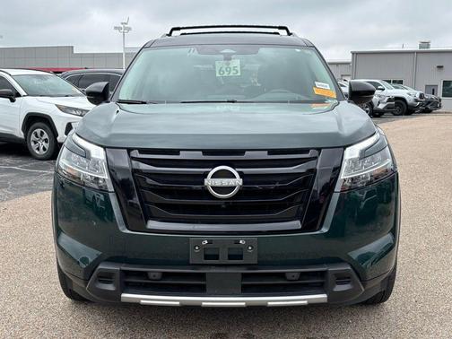 2024 Nissan Pathfinder Platinum FWD