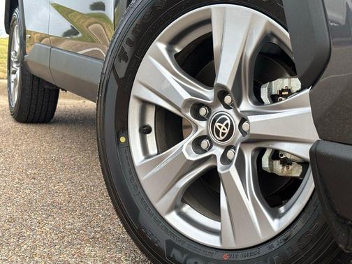 2025 Toyota RAV4 Hybrid LE