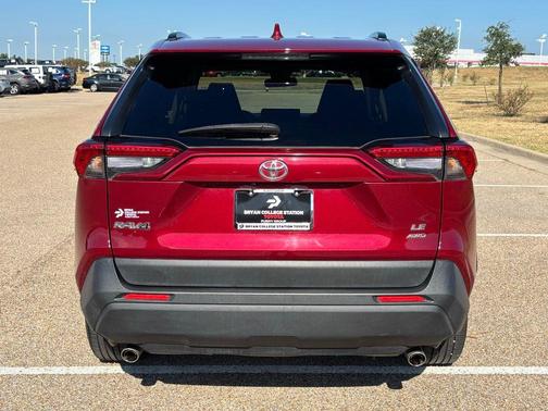 2020 Toyota RAV4 LE