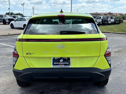2024 Hyundai KONA SE