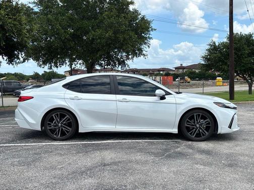 Wind Chill Pearl 2025 Toyota Camry XSE