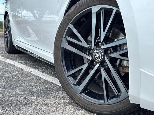 Wind Chill Pearl 2025 Toyota Camry XSE