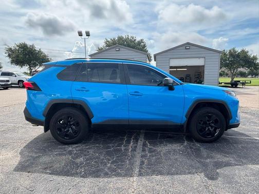 2021 Toyota RAV4 LE