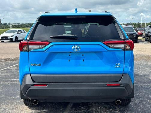 2021 Toyota RAV4 LE