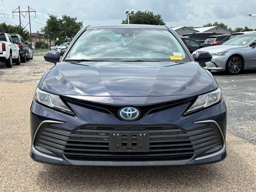 2022 Toyota Camry Hybrid LE