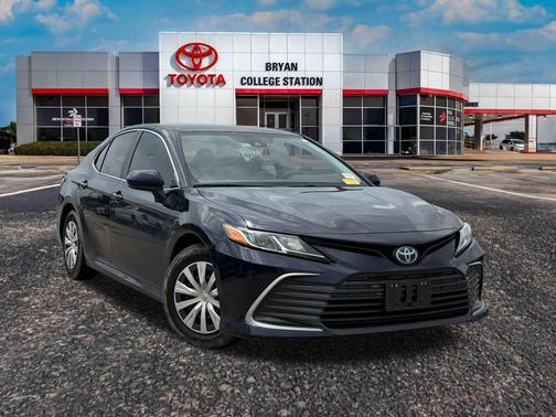 2022 Toyota Camry Hybrid LE