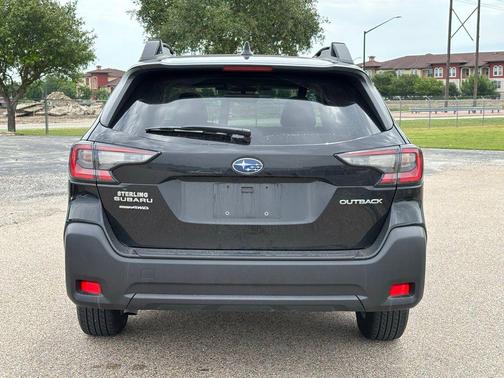 Crystal Black Silica 2024 Subaru Outback Premium