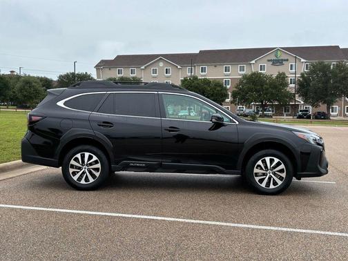 Crystal Black Silica 2024 Subaru Outback Premium
