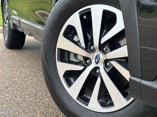 Crystal Black Silica 2024 Subaru Outback Premium