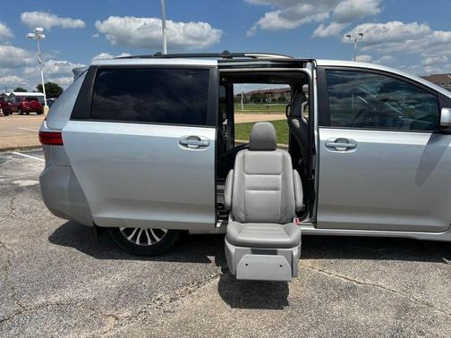 2019 Toyota Sienna XLE