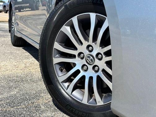 2019 Toyota Sienna XLE