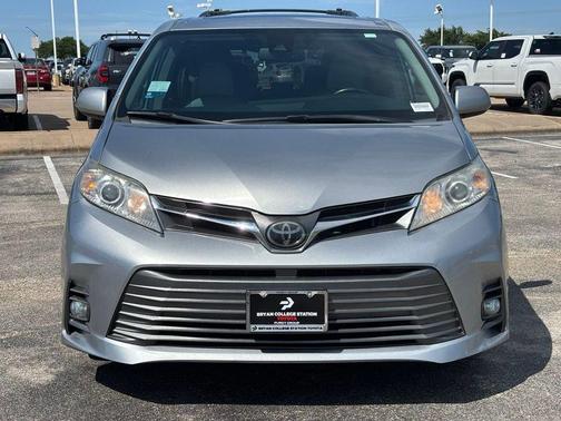 2019 Toyota Sienna XLE