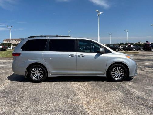 2019 Toyota Sienna XLE