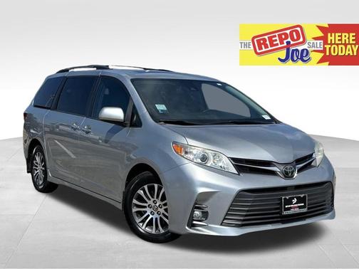 2019 Toyota Sienna XLE