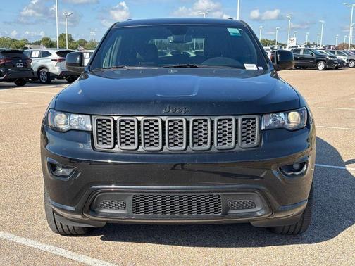 2022 Jeep Grand Cherokee Laredo