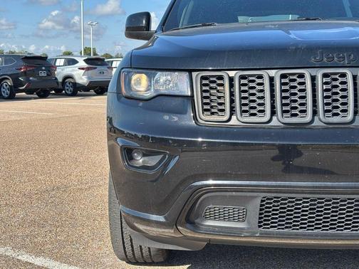 2022 Jeep Grand Cherokee Laredo