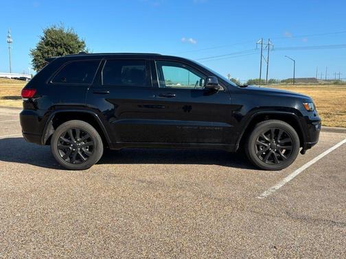 2022 Jeep Grand Cherokee Laredo