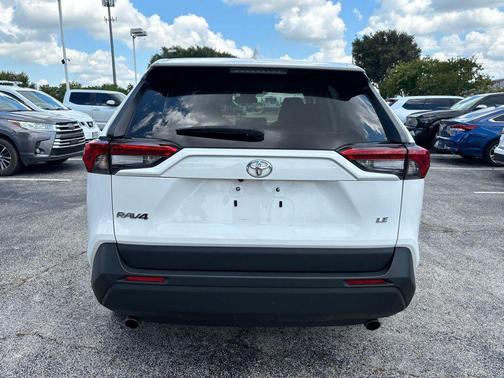 2022 Toyota RAV4 LE