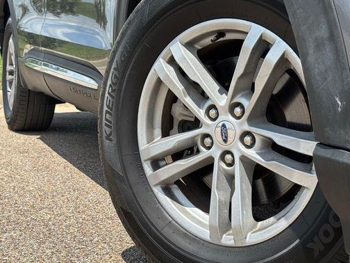 CARBONIZED GRAY METALLIC 2023 Ford Explorer XLT