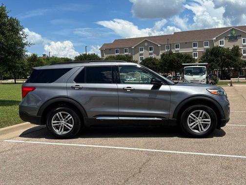 CARBONIZED GRAY METALLIC 2023 Ford Explorer XLT