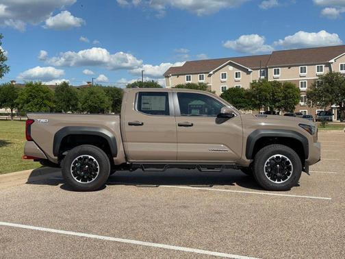 2026 Toyota Tacoma Hybrid TRD Off Road
