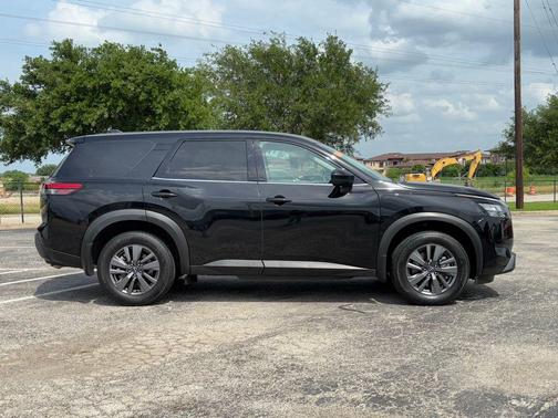 2024 Nissan Pathfinder S FWD