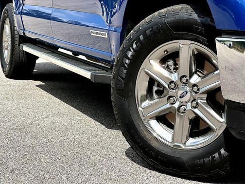 ATLAS BLUE METALLIC 2024 Ford F-150 XLT
