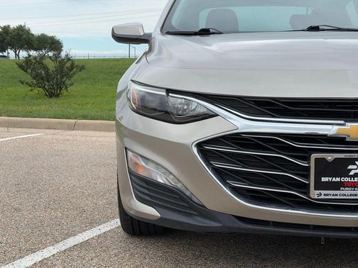 Mineral Gray Metallic 2022 Chevrolet Malibu FWD LT