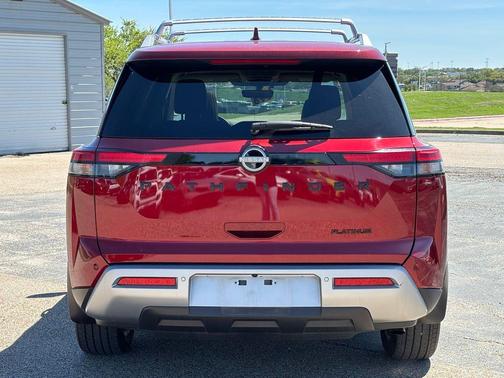 2024 Nissan Pathfinder Platinum FWD