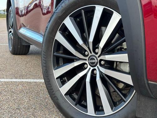 2024 Nissan Pathfinder Platinum FWD