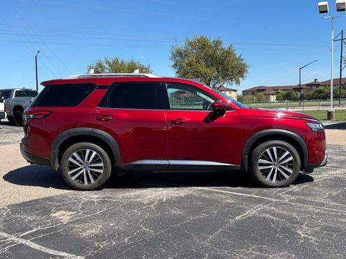 2024 Nissan Pathfinder Platinum FWD