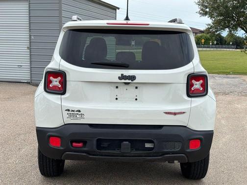 Alpine White 2016 Jeep Renegade Trailhawk