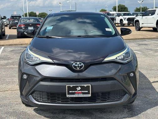 2022 Toyota C-HR XLE