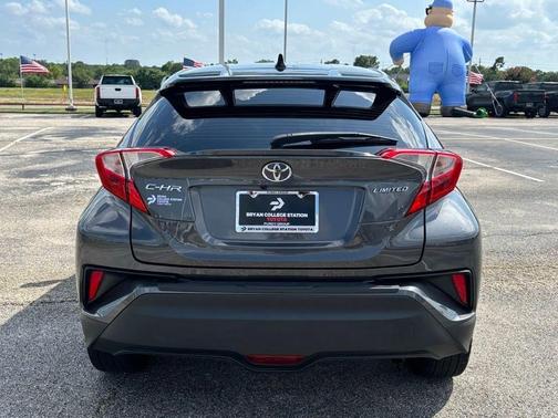 2022 Toyota C-HR XLE