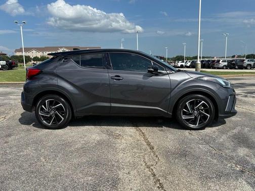 2022 Toyota C-HR XLE
