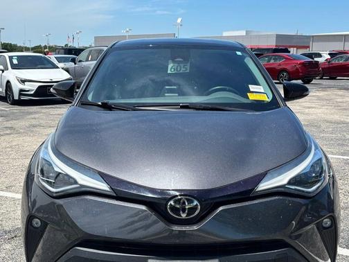 2022 Toyota C-HR XLE