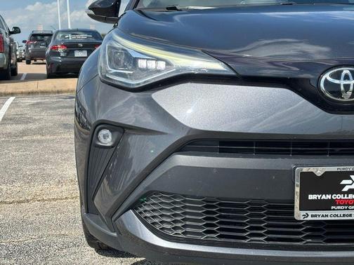2022 Toyota C-HR XLE