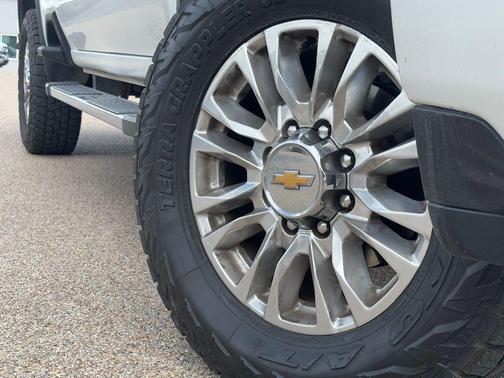Iridescent Pearl Tricoat 2022 Chevrolet Silverado 2500 High Country