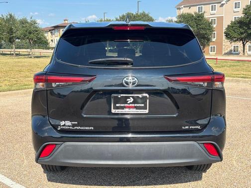 2024 Toyota Highlander LE